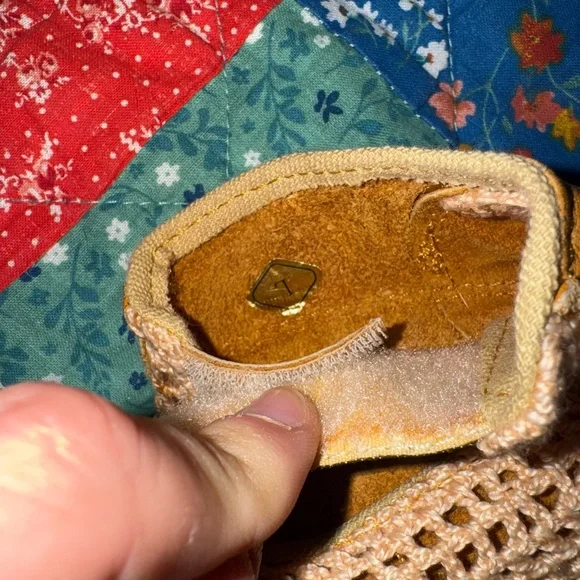 Vintage REI Tan Crochet Fingerless Gloves - Picture 5 of 6